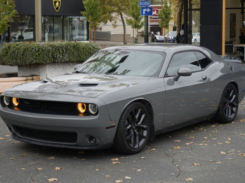Used 2019 Dodge Challenger SXT w/ Blacktop Package image 2