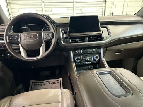 Used 2021 GMC Yukon XL SLT w/ SLT Luxury Plus Package image 4