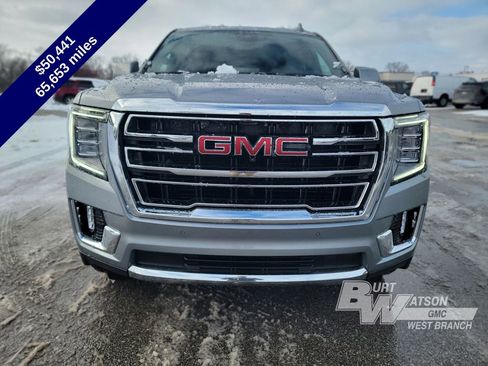 Used 2023 GMC Yukon XL SLT w/ SLT Premium Package image 9