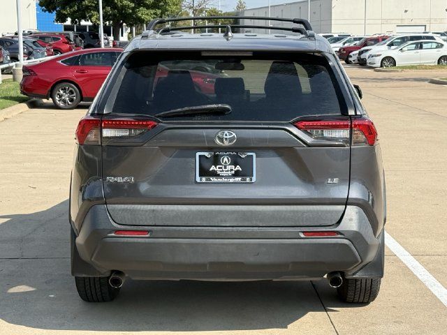 Used 2020 Toyota RAV4 LE FWD image 5