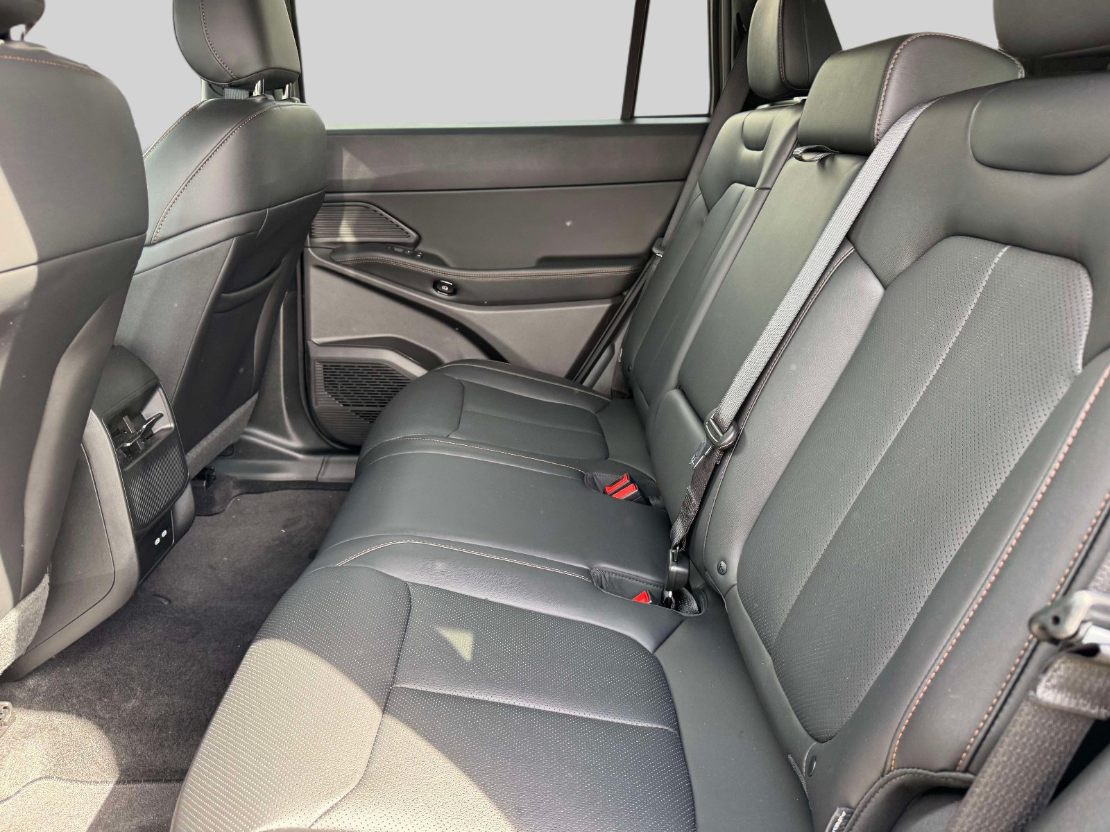 Used 2026 Jeep Cherokee Limited AWD/4WD image 14