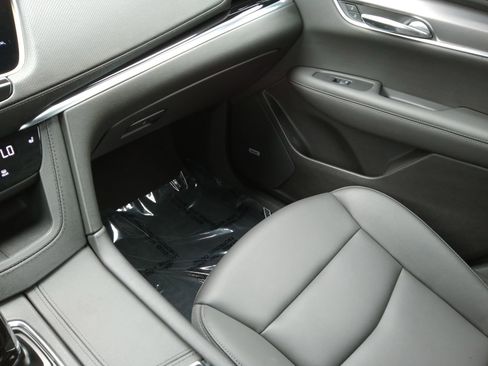Used 2024 Cadillac XT6 Luxury w/ LPO, Floor Liner Package AWD/4WD image 19