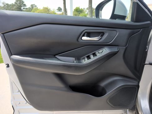 Used 2024 Nissan Rogue SV image 14