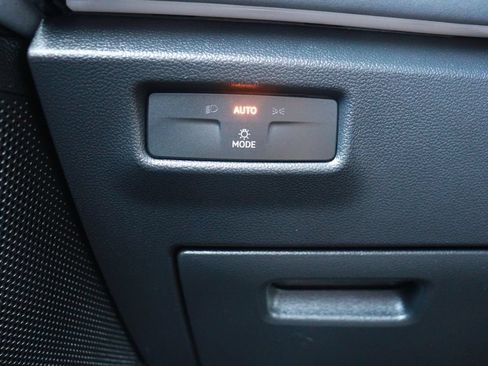Used 2026 Volkswagen Tiguan SE FWD image 23