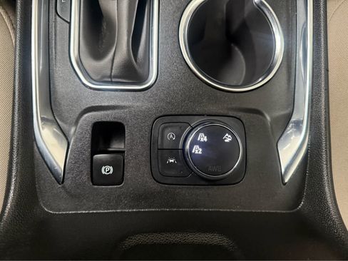Used 2023 Chevrolet Traverse LS AWD/4WD image 26