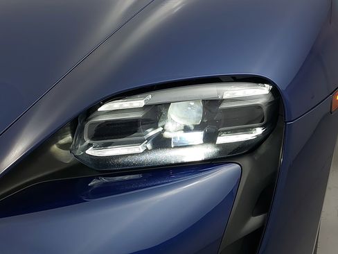 Certified 2022 Porsche Taycan 4S AWD/4WD image 34