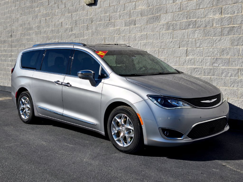 Used 2017 Chrysler Pacifica Limited FWD image 7