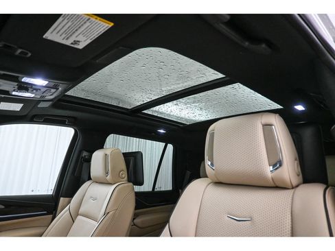 Used 2024 Cadillac Escalade Premium Luxury AWD/4WD image 13