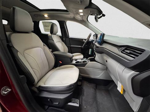 New 2025 Ford Escape SE w/ PHEV Premium Package image 15