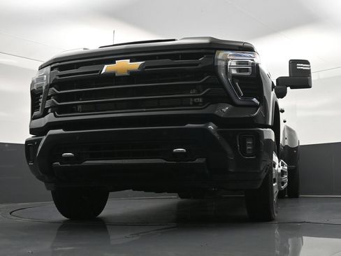 Used 2026 Chevrolet Silverado 3500 High Country w/ High Country Premium Package AWD/4WD image 32