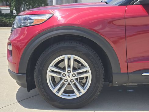 Used 2020 Ford Explorer XLT w/ Equipment Group 202A AWD/4WD image 8