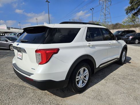 Used 2020 Ford Explorer XLT w/ Equipment Group 202A image 4