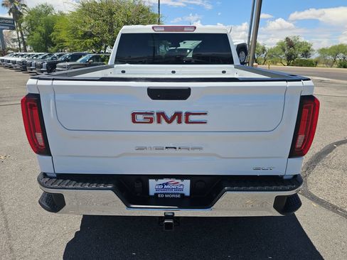 Used 2023 GMC Sierra 1500 SLT w/ SLT Convenience Package AWD/4WD image 4