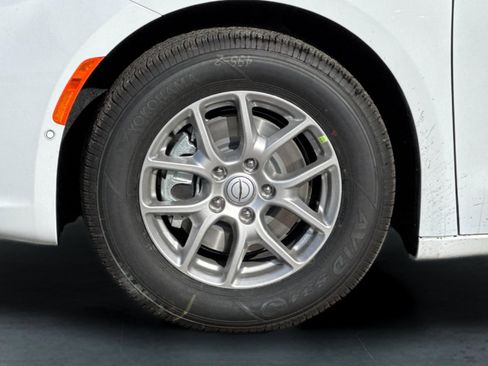 New 2026 Chrysler Pacifica Select image 25