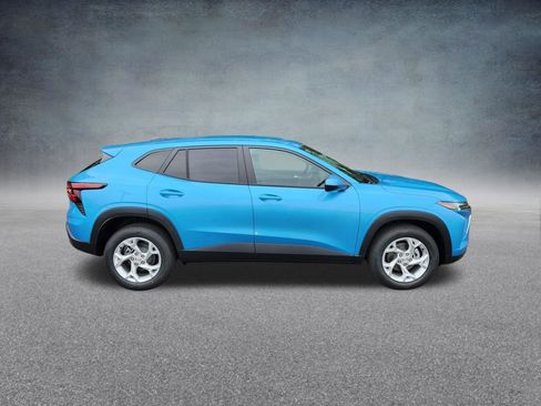 New 2026 Chevrolet Trax LS w/ LS Convenience Package FWD image 4