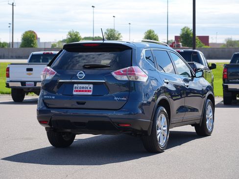 Used 2016 Nissan Rogue SV w/ SV Premium Package AWD/4WD image 3