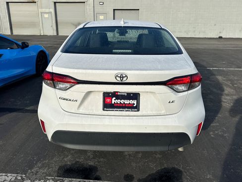 Used 2025 Toyota Corolla LE image 4