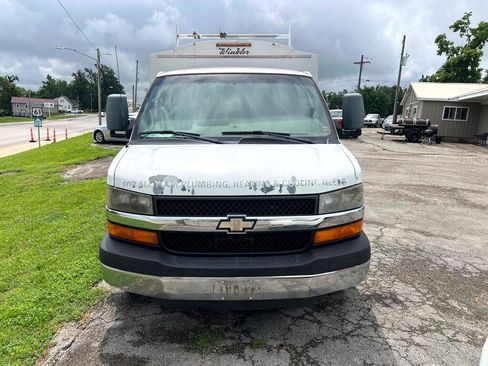Used 2011 Chevrolet Express 3500 image 2