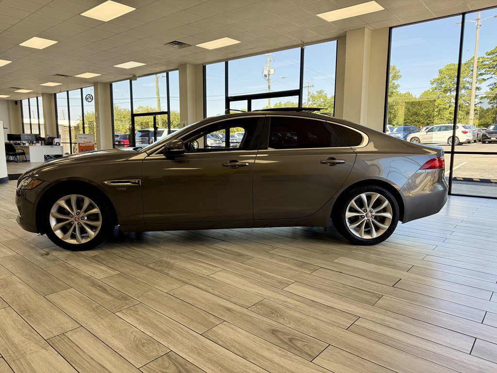 Used 2018 Jaguar XF Premium AWD/4WD image 4