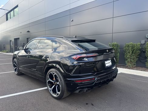 Used 2020 Lamborghini Urus AWD/4WD image 3