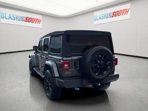 Used 2024 Jeep Wrangler Unlimited Sahara w/ Technology Group AWD/4WD image 5