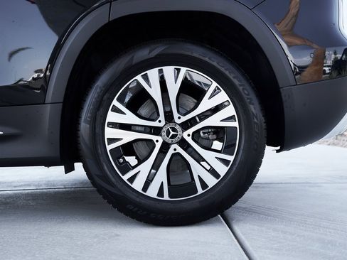 Used 2025 Mercedes-Benz GLB 250 GLB 250 w/ Exclusive Package image 8