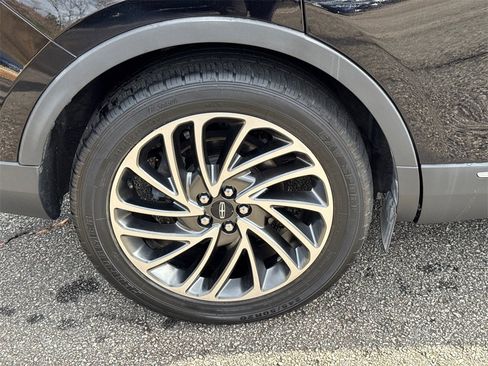 Used 2019 Lincoln Nautilus Reserve image 17