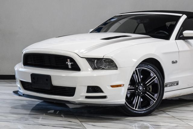 Used 2013 Ford Mustang GT Premium w/ Electronics Pkg RWD image 8