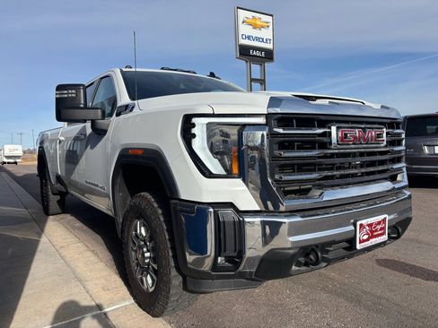 Used 2024 GMC Sierra 3500 SLE w/ SLE Convenience Package image 4