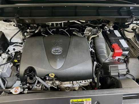 Used 2020 Toyota Highlander XLE image 37