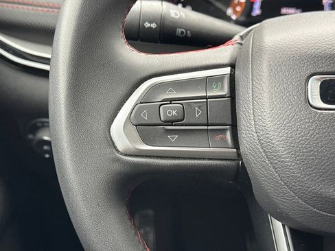 Used 2025 Jeep Compass Trailhawk AWD/4WD image 32