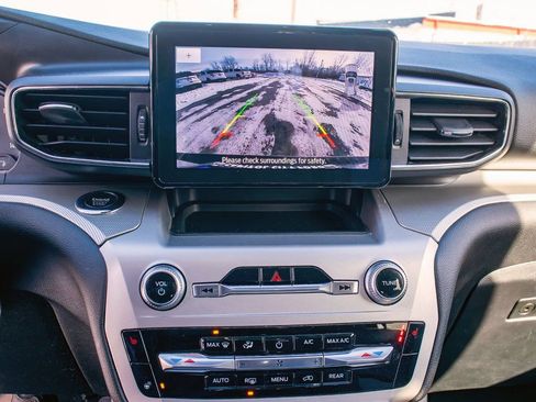 Used 2022 Ford Explorer XLT image 23