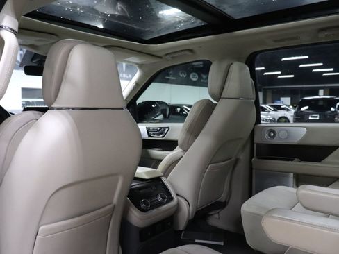 Used 2021 Lincoln Navigator Reserve w/ Luxury Package image 17