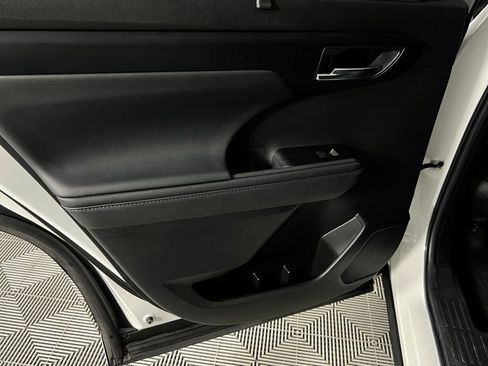 Used 2024 Toyota Highlander XSE image 25