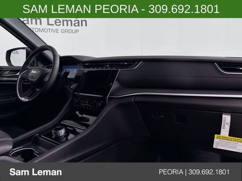 New 2025 Jeep Grand Cherokee Laredo X w/ Luxury Tech Group I image 28