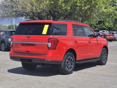 Used 2023 Ford Expedition XLT RWD image 3
