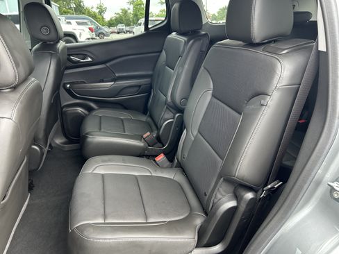 Used 2023 GMC Acadia SLT w/ Technology Package FWD image 15