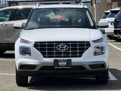 New 2026 Hyundai Venue SEL FWD image 3