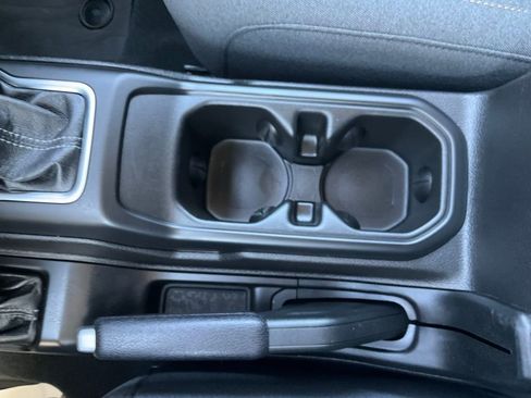 Used 2024 Jeep Gladiator Sport image 9