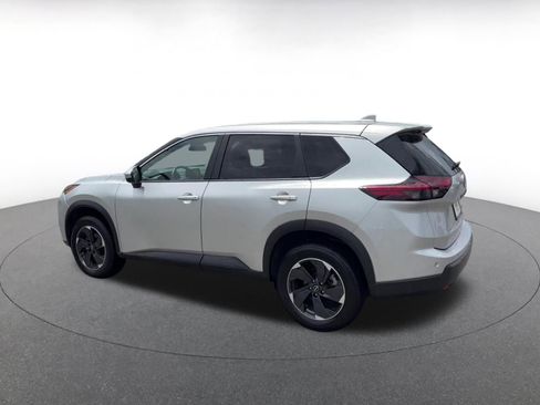 Used 2025 Nissan Rogue SV AWD/4WD image 9