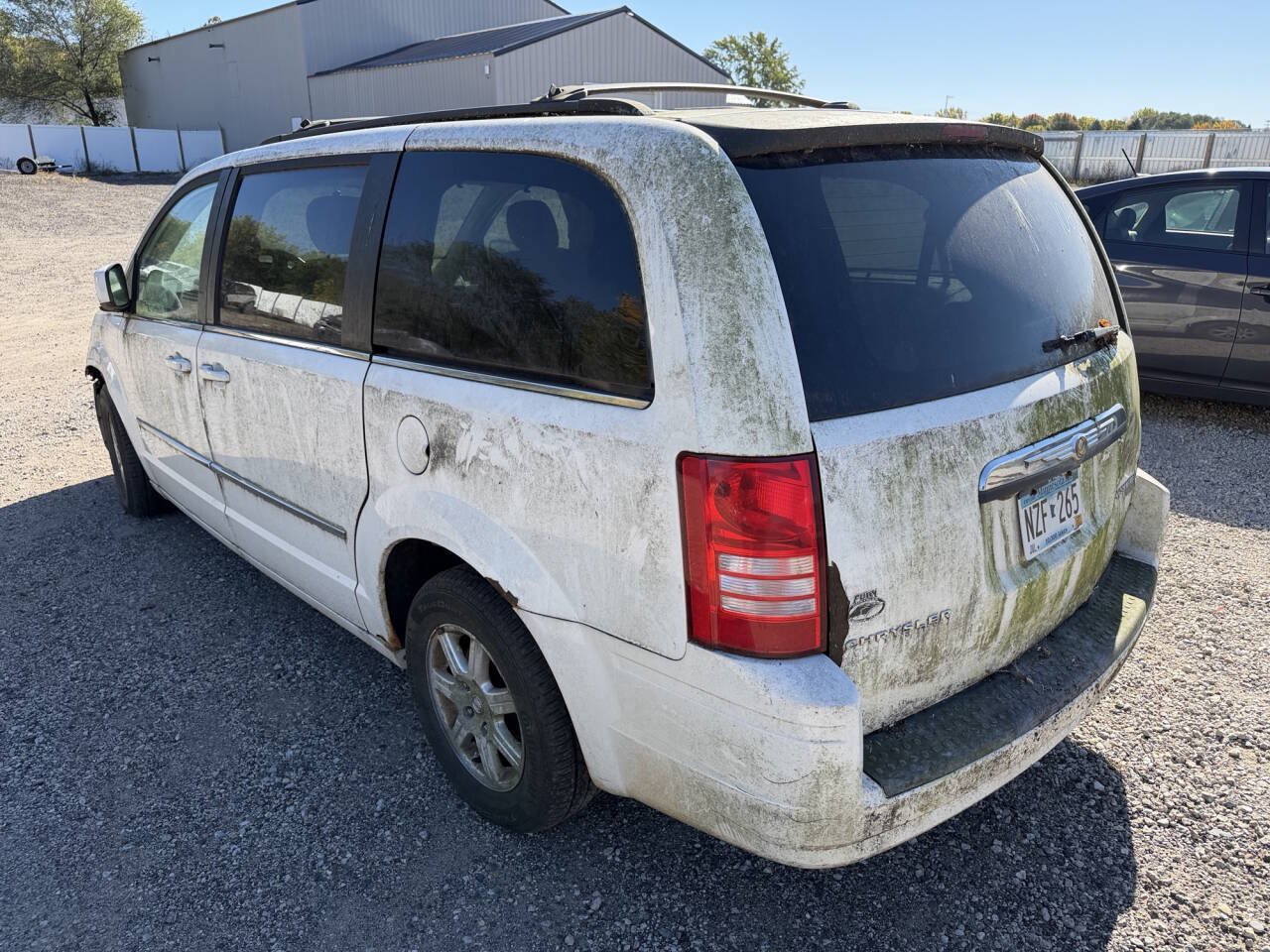Used 2009 Chrysler Town & Country Touring FWD image 3
