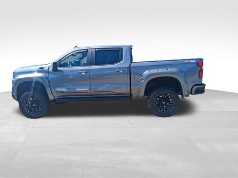 Used 2022 Chevrolet Silverado 1500 RST AWD/4WD image 2