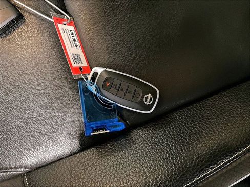 Used 2023 Nissan Pathfinder SL w/ SL Premium Package image 32