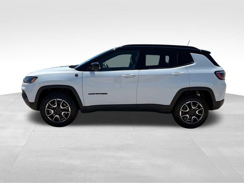 Used 2025 Jeep Compass Trailhawk AWD/4WD image 28