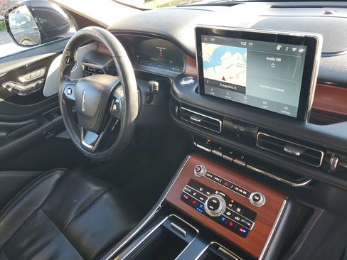 Used 2022 Lincoln Aviator Reserve w/ Equipment Group 201A image 8