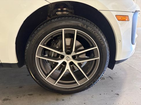 Certified 2026 Porsche Macan AWD/4WD image 19