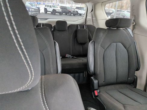 Used 2023 Chrysler Voyager LX FWD image 10