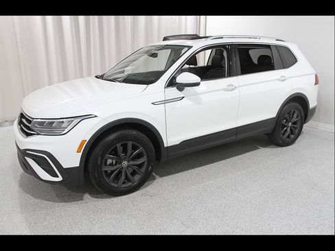 Certified 2024 Volkswagen Tiguan SE AWD/4WD image 3