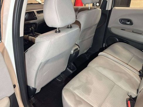 Used 2018 Honda HR-V LX image 9