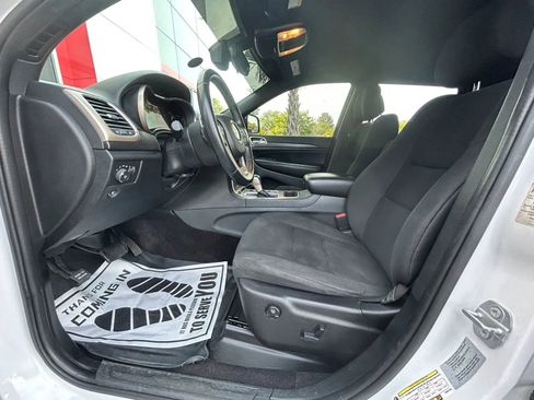 Used 2017 Jeep Grand Cherokee Laredo w/ Quick Order Package 23E image 11